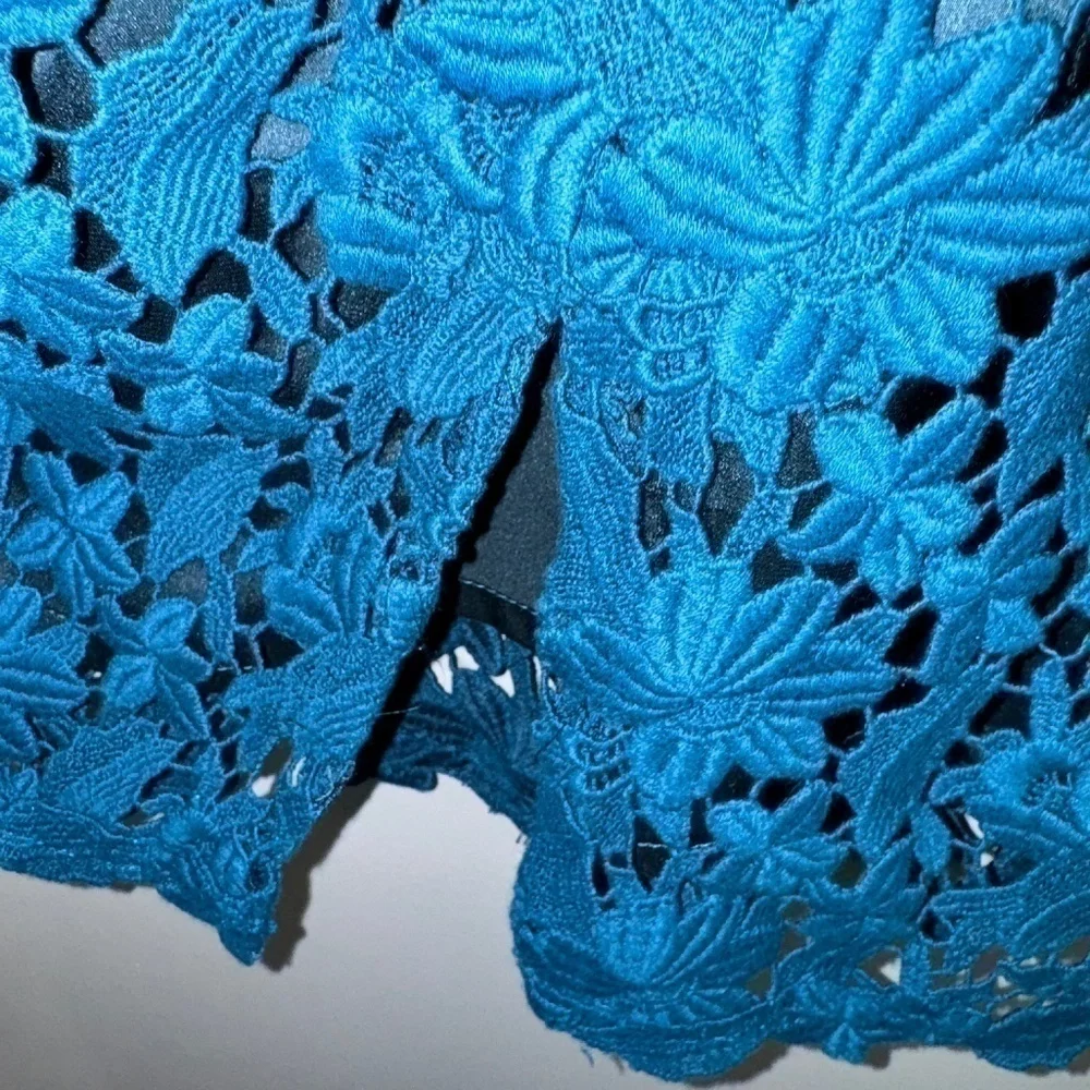 EUC Elie Tahari Floral Crochet Knit Teal Sheath Dress Size 8 US - Picture 5 of 9
